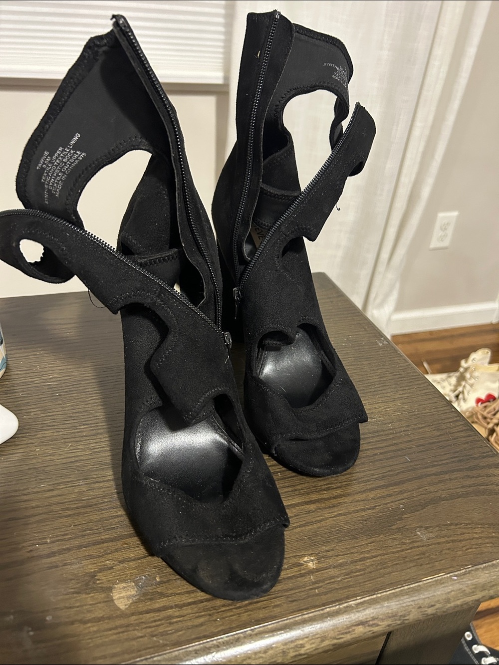 Women's Steve Madden Black Cutout Peep-Toe Heels Tawnie